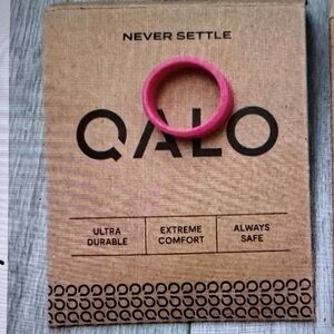 QALO Neon Pink High Grade Medical Silicone Ring Size 7 New